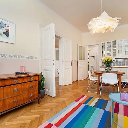 Playful 2-bedroom In The Center * Prag