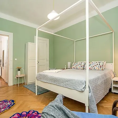 Lägenhet Playful 2-bedroom In The Center Prag