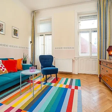 Playful 2-bedroom In The Center Lägenhet Prag