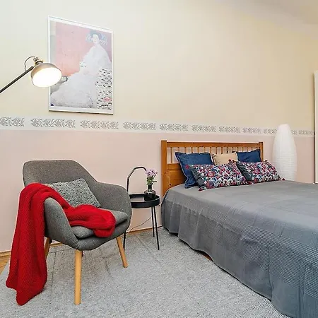 Playful 2-bedroom In The Center Lejlighed