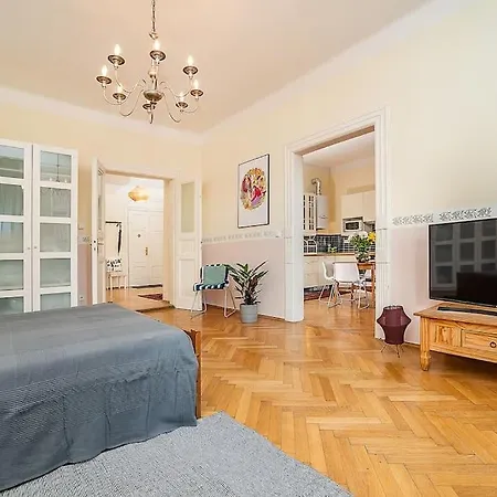 Playful 2-bedroom In The Center * Prag
